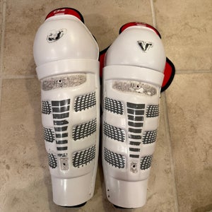 Youth CCM 11" Shin Pads (Used)