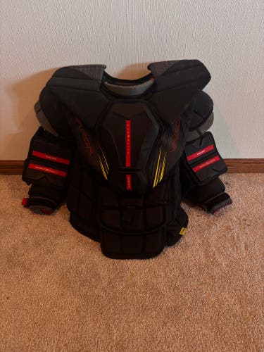 Small Bauer Vapor Hyperlite 2 Goalie Chest Protector (Used)