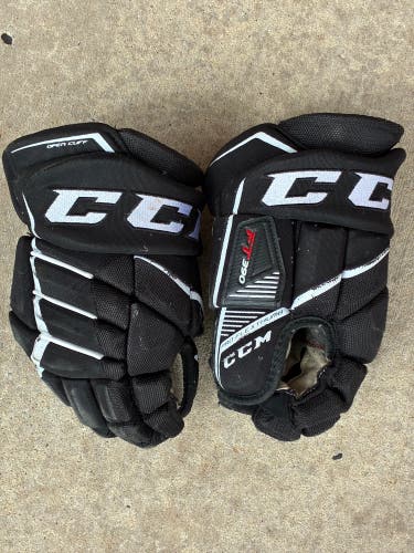 Black Senior CCM JetSpeed FT390 Gloves 14" (Used)