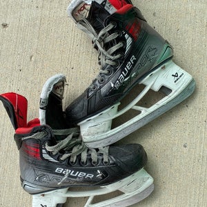 Junior Bauer Vapor X5 Pro Hockey Skates Regular Width Size 2.5 (Used)