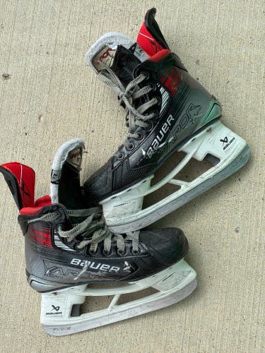 Junior Bauer Vapor X5 Pro Hockey Skates Regular Width Size 2.5 (Used)