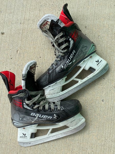 Junior Bauer Vapor X5 Pro Hockey Skates Regular Width Size 2.5 (Used)