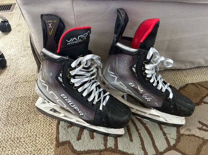 Bauer Vapor Hyperlite Hockey Skates Regular Width 8 (Used)