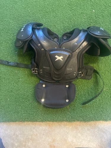 Medium Youth Xenith Flyte Shoulder Pads (Used)