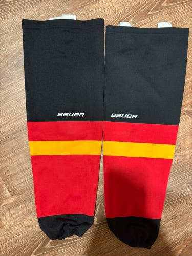 Junior Bauer Performance/mesh Socks Size 26” White/blavk/gold/red (Used)