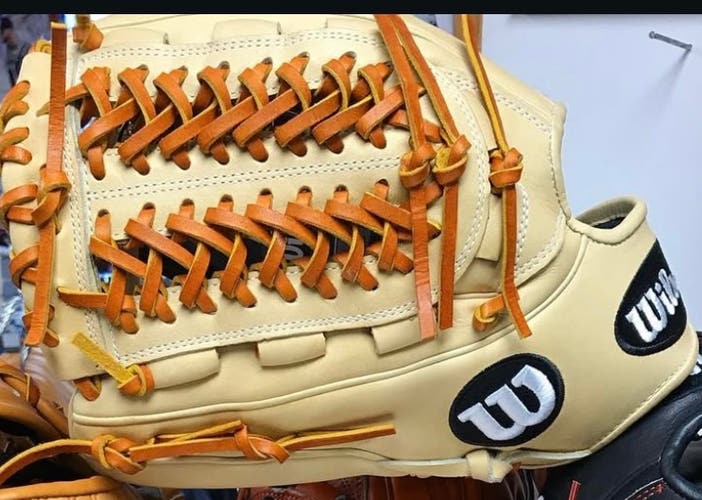 Looking to buy this Wilson A2K LH Baseball Glove 11.75" (New)