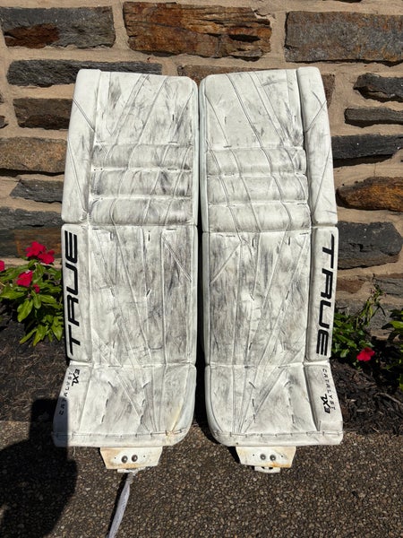 34" True Catalyst 7X3 Goalie Leg Pads (Used)