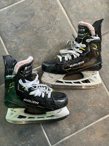 Junior Bauer Supreme M5 Pro Hockey Skates Regular Width Size 2 (Used)