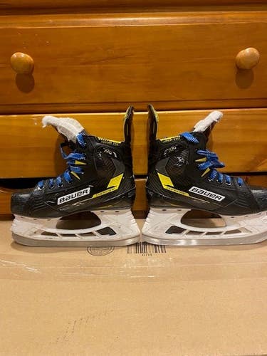 Bauer Supreme M4 Hockey Skates Regular Width Size 3 (Used)