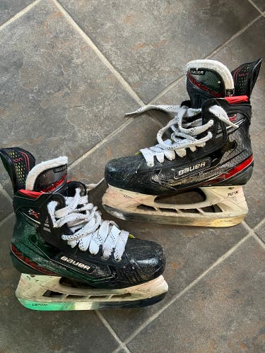 Junior Bauer Vapor 2X Hockey Skates Extra Wide Width Size 4 (Used)