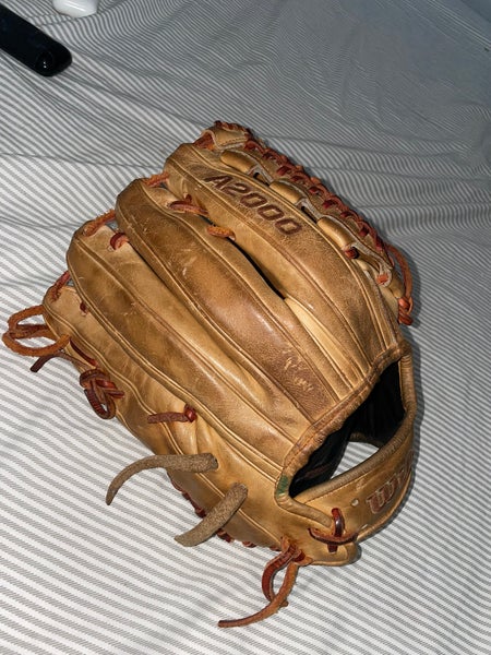 Wilson A2000 RH Pitcher's Baseball Glove 11.75" (Used)