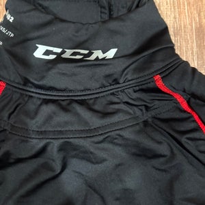 Black Jr. XS Kids Unisex CCM Hockey Compression Shirt (Used)