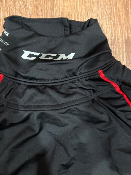 Black Jr. XS Kids Unisex CCM Hockey Compression Shirt (Used)