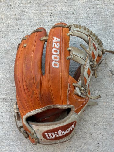 Brown Wilson A2000 RH Infield Baseball Glove 11.5" (Used)