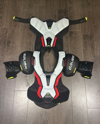 BAUER HYPERLITE SHOULDER PADS SENIOR MEDIUM