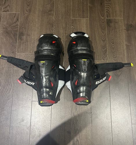 BAUER VAPOR HYPERLITE SHIN PADS 14"