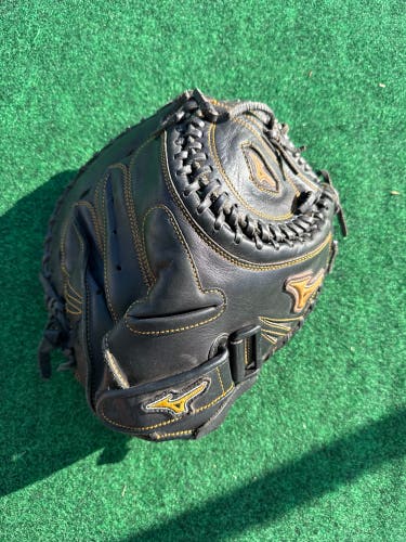Black Mizuno MVP Prime RH Catcher's Softball Glove 34" (Used)