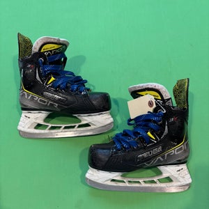 Youth Bauer Vapor 3X Hockey Skates Regular Width 13