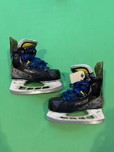 Youth Bauer Vapor 3X Hockey Skates Regular Width 13