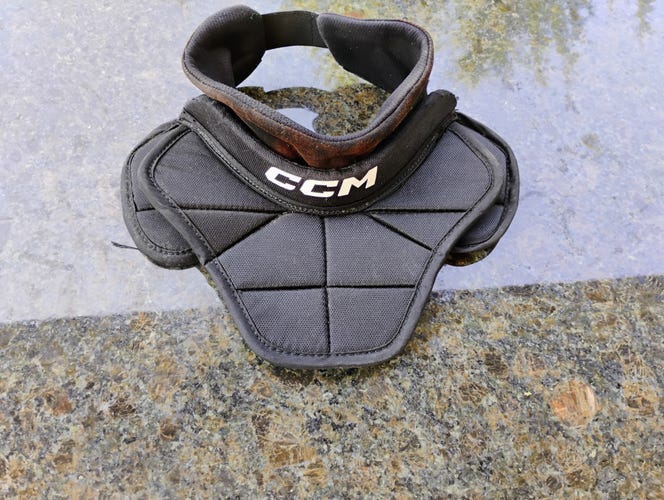 Goalie neck protector Junior CCM (Used)