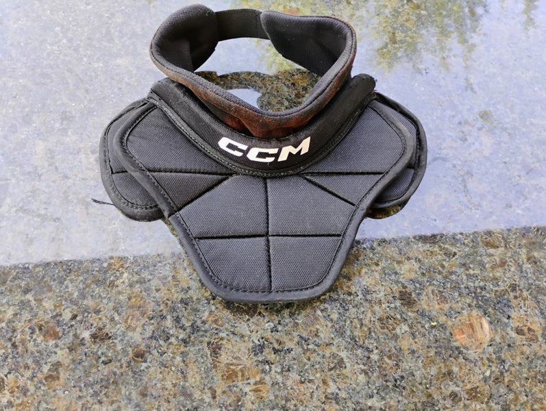 Goalie neck protector Junior CCM (Used)
