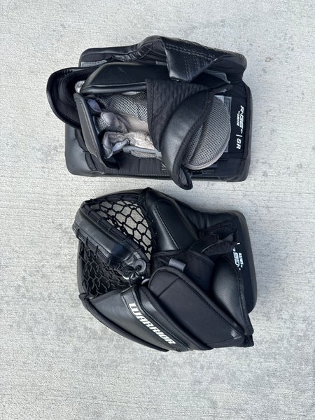 Warrior R\G6 Senior Glove and Blocker Set