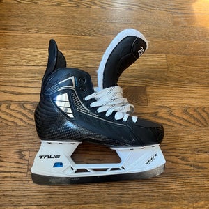 True SVH Pro Hockey Skates Wide Width  Pro Stock 6.5 (Used)