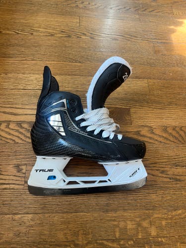 True SVH Pro Hockey Skates Wide Width Pro Stock 6.5 (Used)