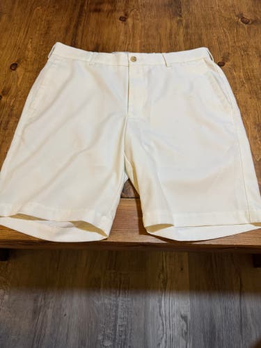 White Size 32 Men's Shorts (Used)