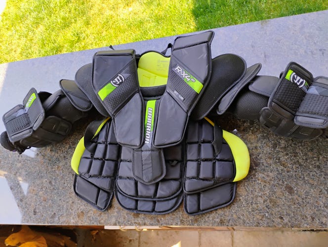Small / Medium Warrior RITUAL X4 E+ Goalie Chest Protector (Used)