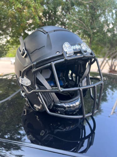 Medium Adult Schutt F7 2.0 Helmet (Used)