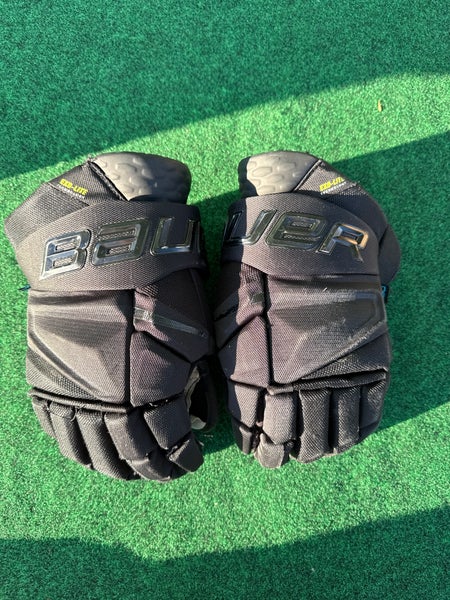 Black Senior Bauer Vapor Hyperlite Gloves 14" (Used)