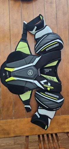 Men's Large Senior Warrior ALPHA LX PRO Shoulder Pads (Used)