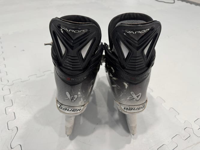 2024 Bauer Vapor Hyperlite 2 Hockey Skates Wide Width 7 (Used)