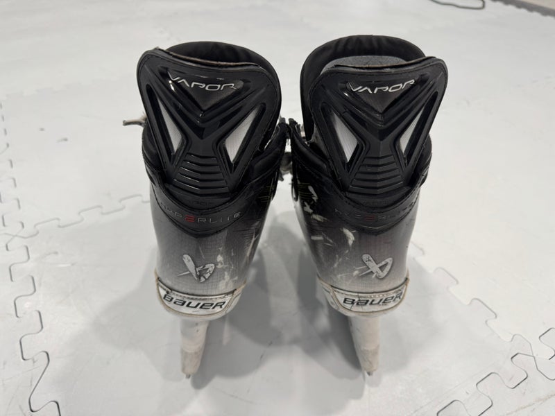 2024 Bauer Vapor Hyperlite 2 Hockey Skates Wide Width 7 (Used)
