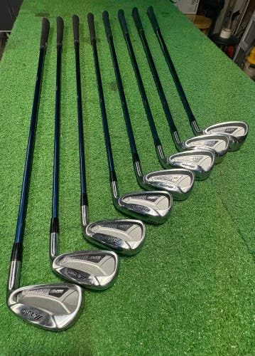 Men's Mizuno MX 17 Right Handed Iron Set Regular Flex Graphite Shaft (Used)