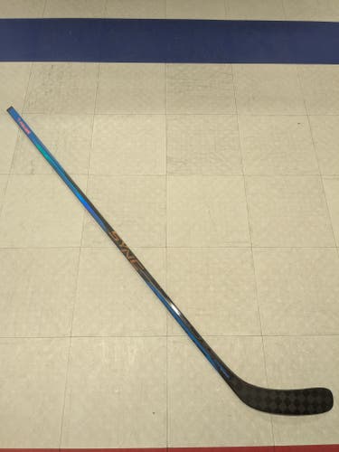 Intermediate Bauer Nexus Sync Right Handed Hockey Stick, P88 Curve, 65 Flex (New)