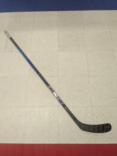 Junior CCM Jetspeed FT7 Pro Right Handed Hockey Stick, P29 Curve, 50 Flex (New)
