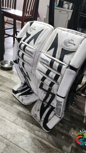 2008 34" Vaughn Velocity 7400 Goalie Leg Pads (Used)