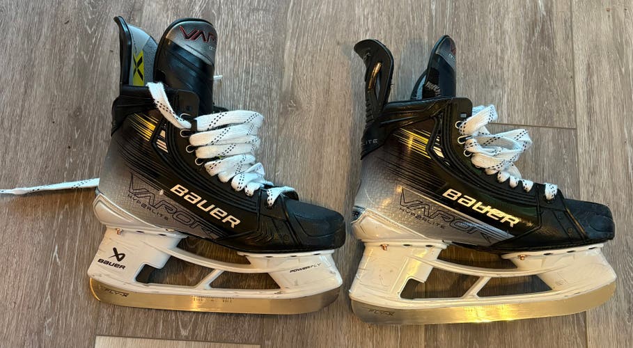 Bauer Vapor Hyperlite 2 Hockey Skates Regular Width 6.5 (Used)