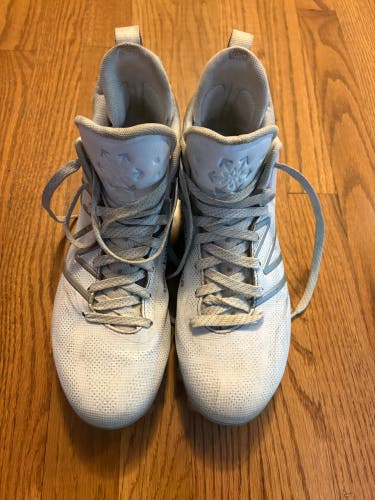 White Men's Size M 9.0 (W 10.0) Adult New Balance Mid Top Freeze 4.0 (Preowned)
