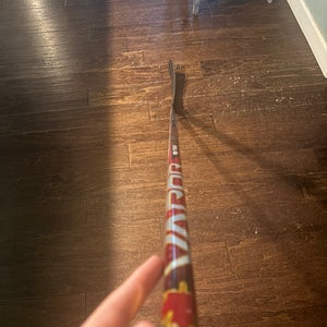 Canada Custom Senior Bauer Vapor Hyperlite 2 Right Handed Hockey Stick P92 (Used)