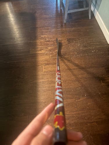 Canada Custom Senior Bauer Vapor Hyperlite 2 Right Handed Hockey Stick P92 (Used)