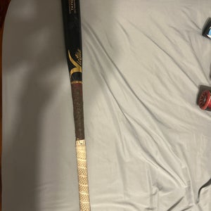 Victus Tatis Maple Bat (-3) 29 oz 32" (Used)