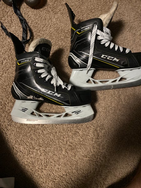 CCM Tacks 9050 Hockey Skates Regular Width (Used)