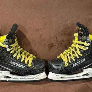 Bauer Supreme Hockey Skates Regular Width Size 1.5 (Used)