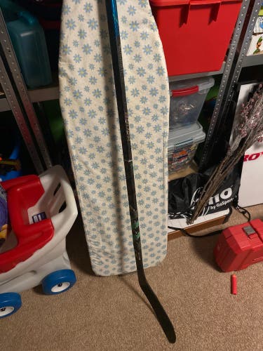 Intermediate Bauer Nexus Geo Left Hand Hockey Stick P28 (Used)