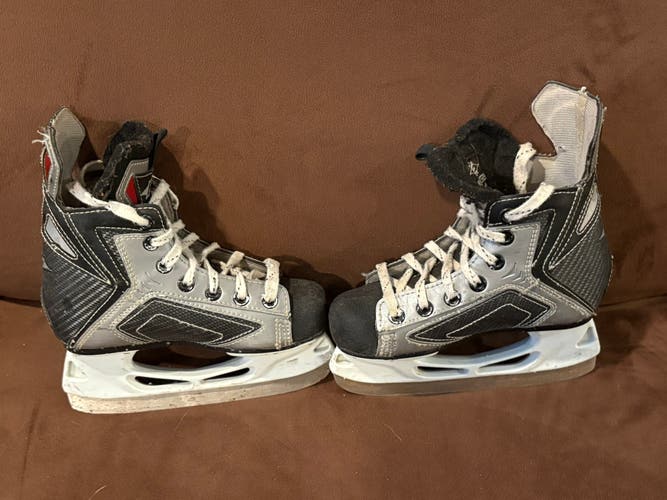 Easton SE2 Hockey Skates 12 (Used)