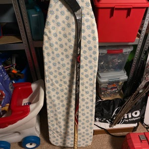 Junior Bauer Vapor X650 Lite Right Handed Hockey Stick P29 (Used)