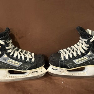 Bauer Supreme 2000 Hockey Skates Size 3 (Used)